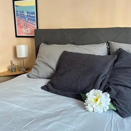 Lumineux Avec Balcon A Proximite De La Lägenhet *