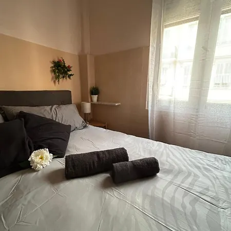 Bright Studio With Private Balcony In Nice Port نيس