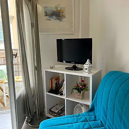 شقة Bright Studio With Private Balcony In Nice Port