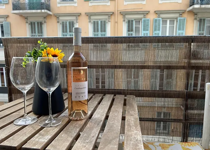 Lumineux Avec Balcon A Proximite De La 公寓