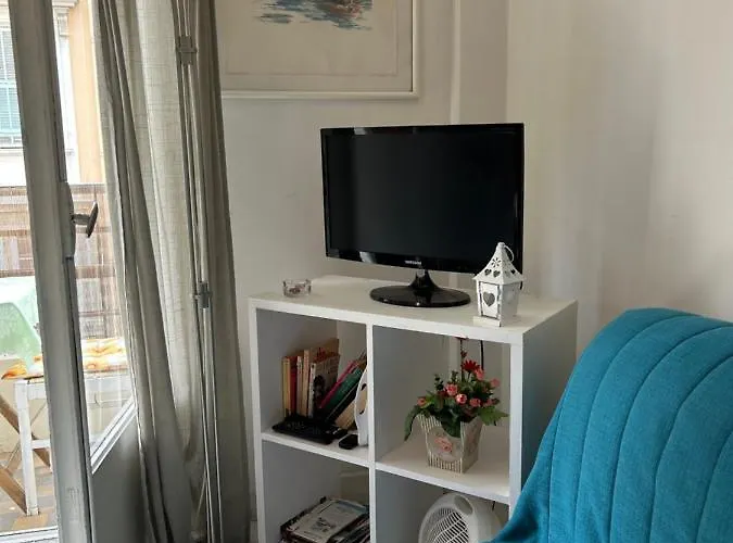 Lumineux Avec Balcon A Proximite De La * نيس
