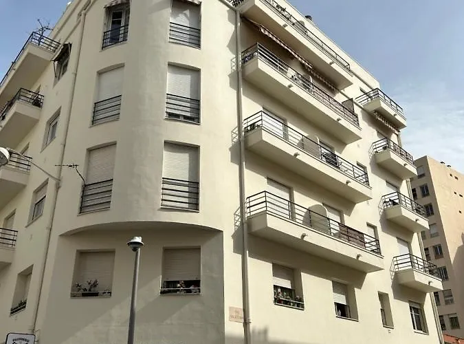 Lumineux Avec Balcon A Proximite De La شقة *