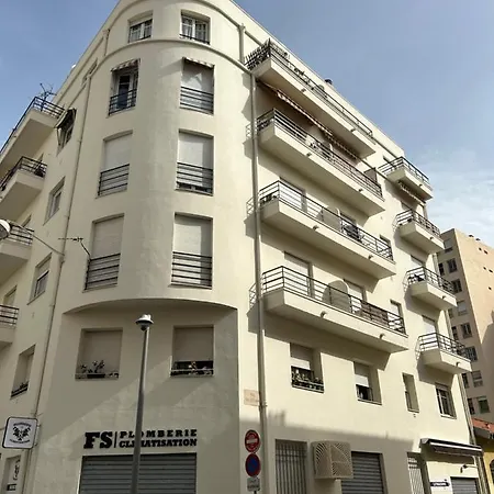 Lumineux Avec Balcon A Proximite De La 아파트 *